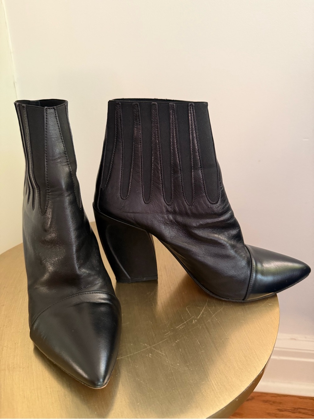Maria Brotons Tobillo Leather Ankle Boot with Curved heel